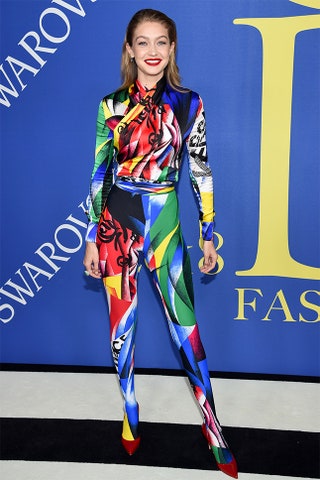 Джиджи Хадид в Versace.