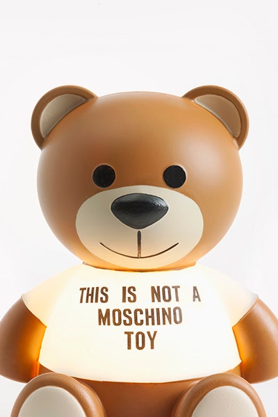 Мишка Moschino стал светильником Джереми Скотт попробовал себя в качестве промдизайнера