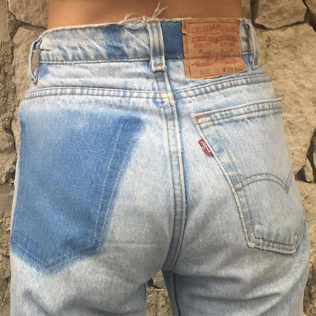 Стоковые фотографии по запросу Одежда джинсы