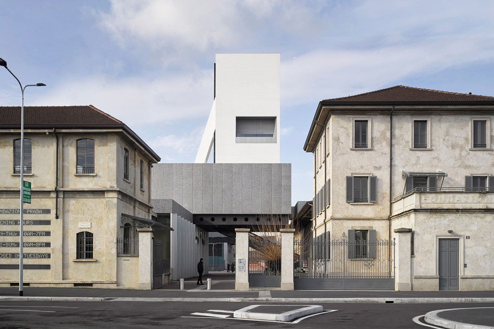 Факты о здании Fondazione Prada в Миланепо проекту Рема Колхаса