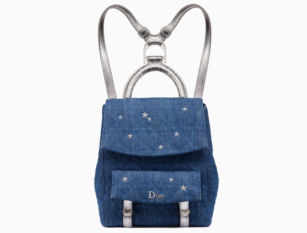 Christian Dior создали детский рюкзак из денима с отделкой из вышитых серебряных звезд