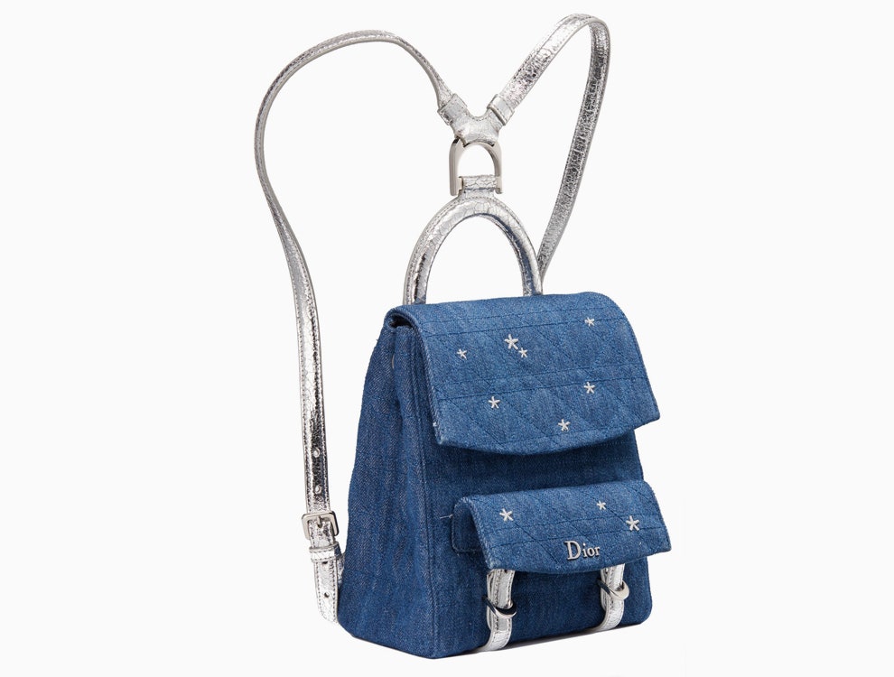 Christian Dior создали детский рюкзак из денима с отделкой из вышитых серебряных звезд