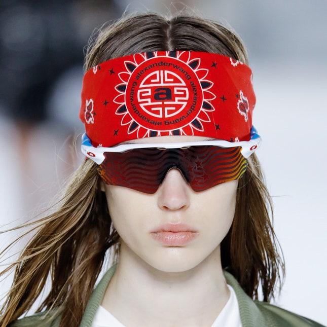 Банданы и «грязные» волосы на показе Alexander Wang