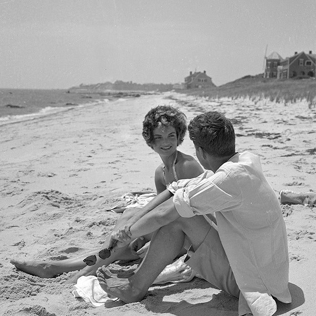 Невидимая сторона: архивные кадры Жаклин и Джона Кеннеди, которые вы не видели