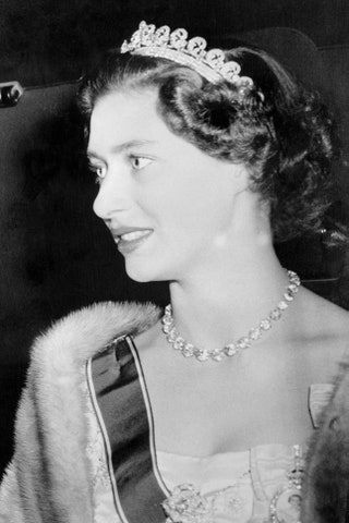 Принцесса Маргарет в тиаре Cartier Halo Scroll 1954.