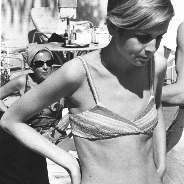 Бикини в духе 1960-х &- писк моды этого лета