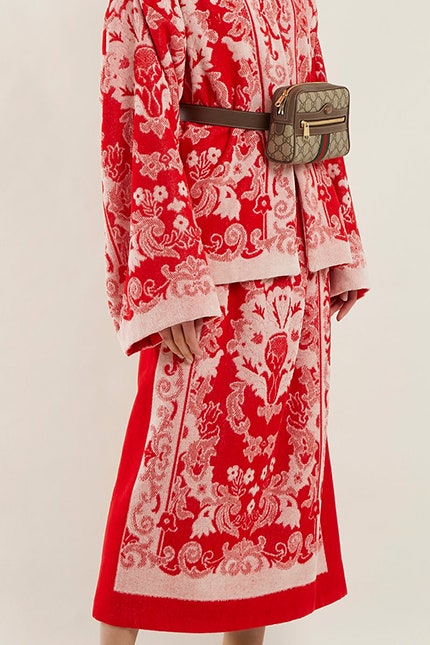 Краснобелый жаккардовый костюм Gucci изысканная вещь для любителей Востока