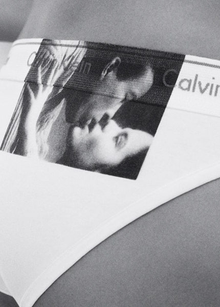 Calvin Klein с Фондом Энди Уорхола выпустили коллекцию белья с кадрами из фильма «Поцелуй»