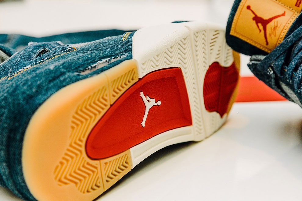Вторая капсула Levi's и Jordan в коллекцию вошли кроссовки и куртка