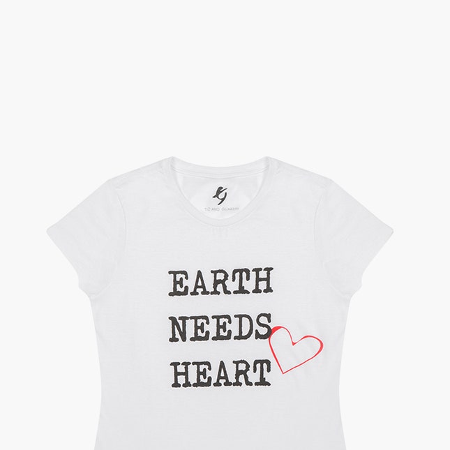 Дизайнеры The Next Talents выпустили футболки в поддержку осознанного потребления