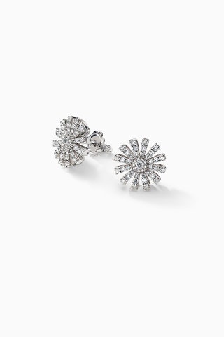 Минимализм серьги Damiani из белого золота с бриллиантами.
