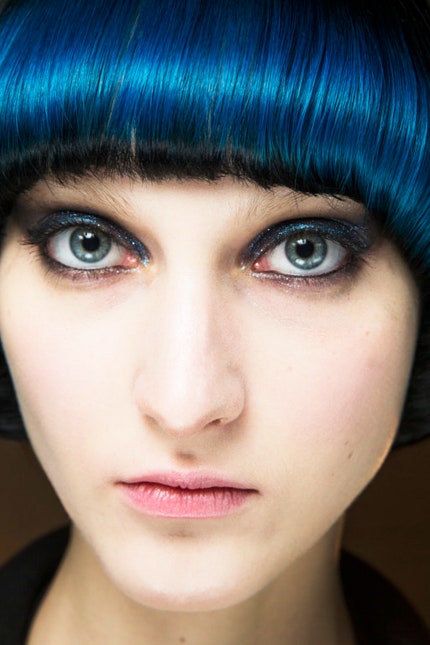 Модные тенденции волосы в цвет теней на показе Marc Jacobs
