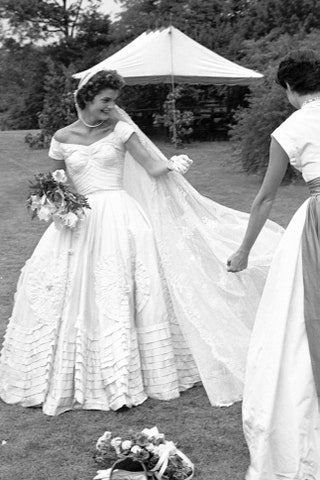 Джеки Кеннеди в Anne Lowe май 1952