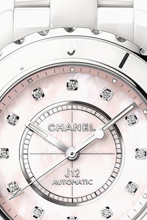 Часы Chanel J12 циферблат обновленной версии украсили розовым перламутром