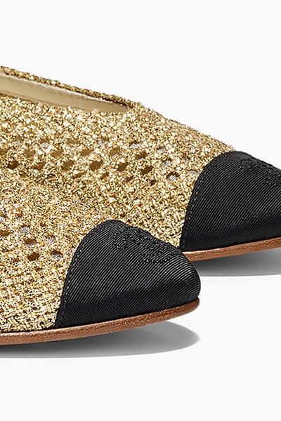 Балетки Chanel плетеные золотые туфли с носком из черного атласа