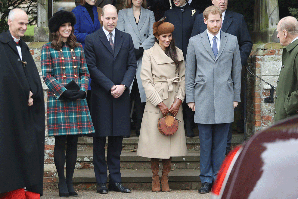 Королевская семья на рождественской службе фото прнцев Гарри и Уильяма Кейт Миддлтон и Меган Маркл