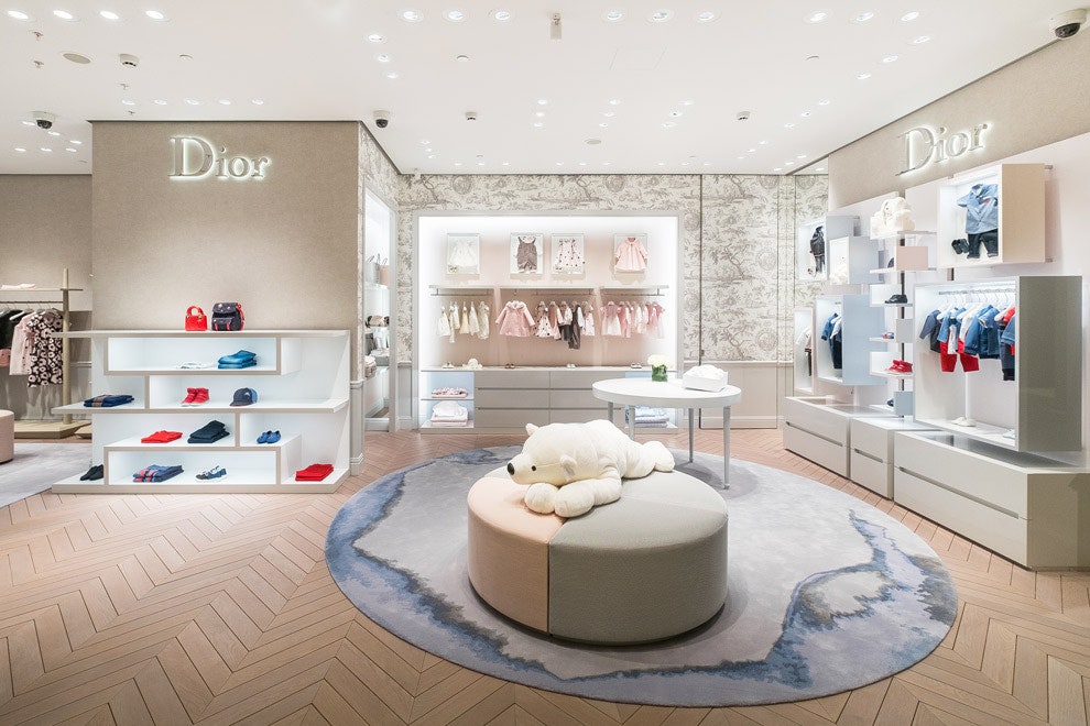 Christian Dior в ЦУМе детская мужская и аксессуарная линии в корнерах универмага