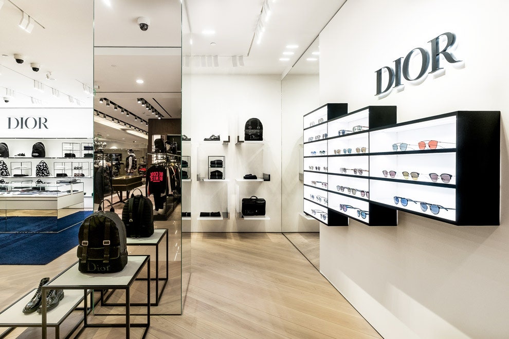 Christian Dior в ЦУМе детская мужская и аксессуарная линии в корнерах универмага