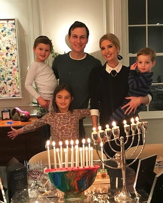 Иванка Трамп и Джаред Кушнер с детьми Джозефом Теодором и Арабеллой.