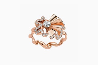 «Я бы с радостью одел тебя в золото» — Кольцо Dior из розового золота с бриллиантами.