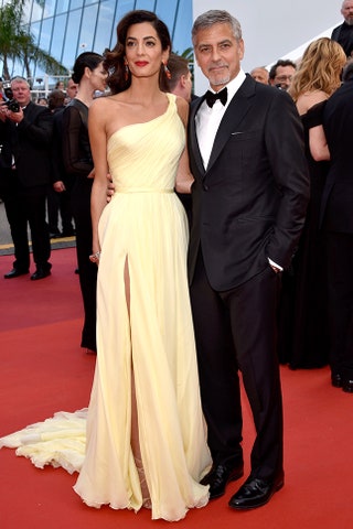 Амаль Клуни в Atelier Versace и Джордж Клуни на 69м Каннском кинофестивале.