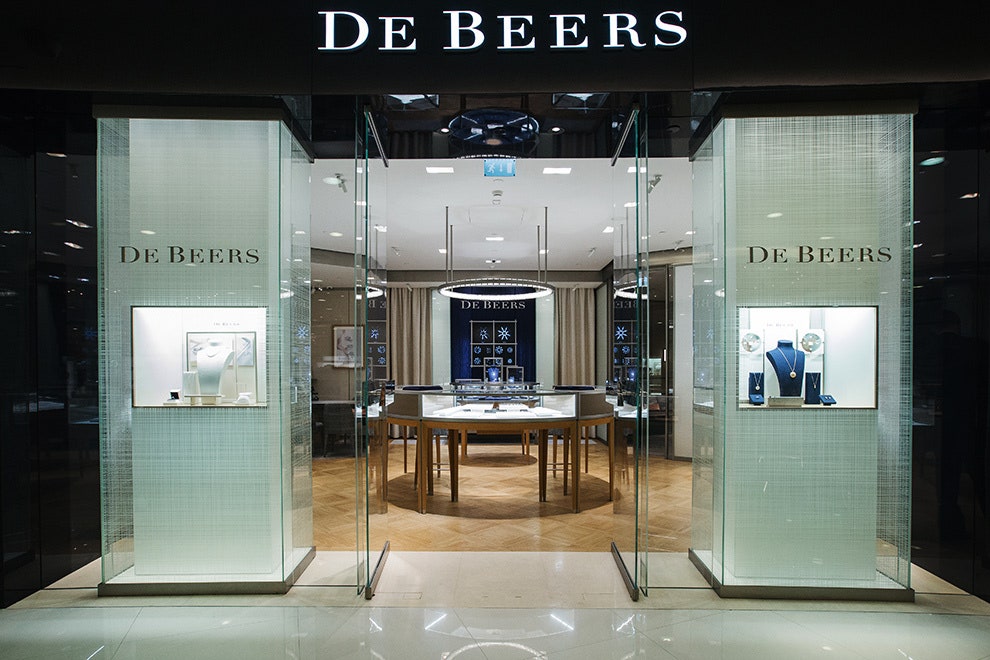 Бутик De Beers открылся в Москве в торговой галерее «Времена года»
