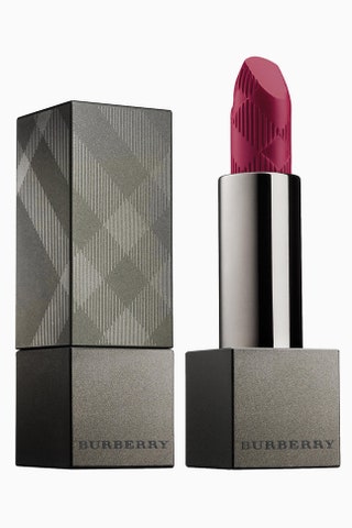Burberry оттенок Bright Plum — 2500 рублей ЦУМ.