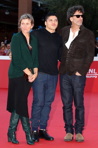 Фрэнсис Макдорманд Педро Макдорманд и Джоэл Коэн на кинофестивале в Риме в 2015 году.