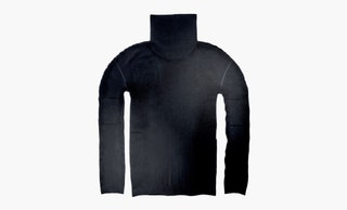 Водолазка Issey Miyake.
