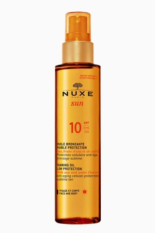 Nuxe — 2122 рубля roskosmetika.ru.
