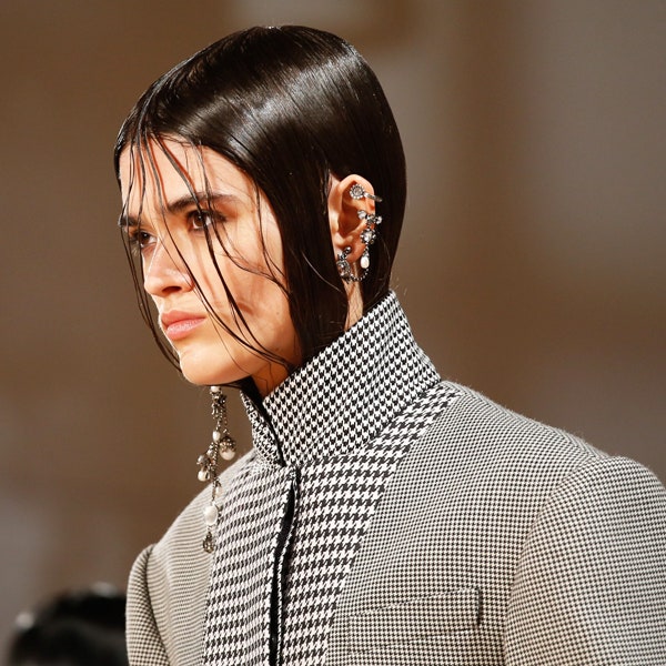 Будто в воду опущенные образы с показа Alexander McQueen