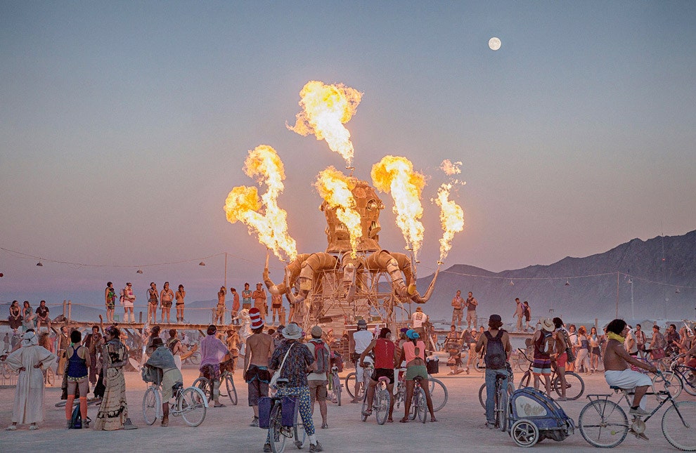 Фестиваль Burning Man собирает звезд в пустыне в штате Невада