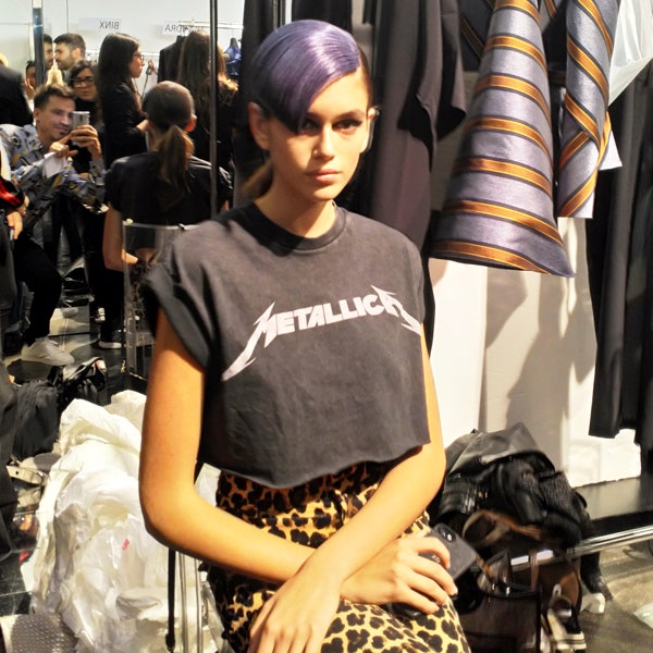 Кайя Гербер с фиолетовой челкой открыла показ Fendi