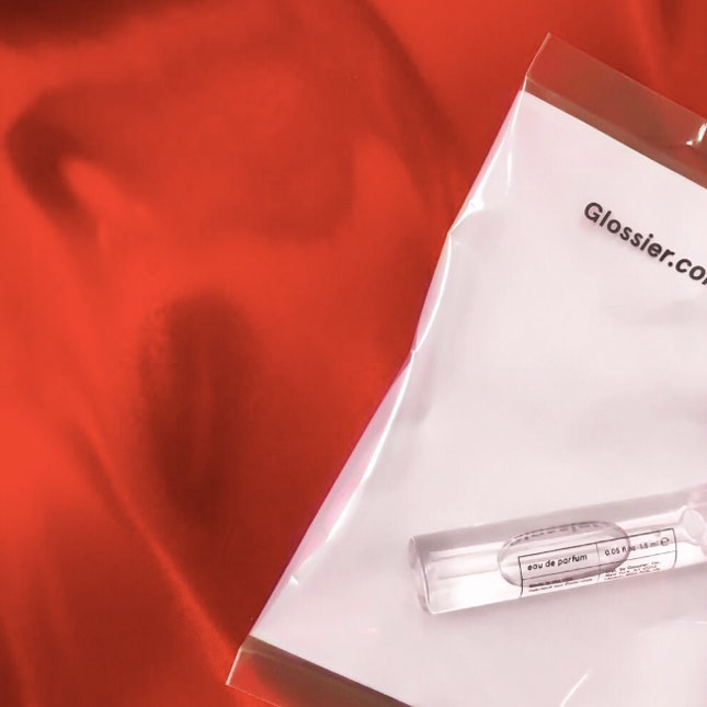 Первый аромат Glossier