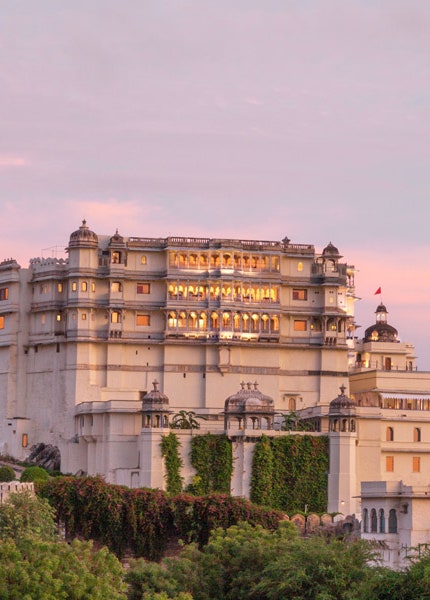 Отелидворцы для роскошного отдыха The Gritti Palace в Венеции Raas Devigarh в Индии и другие