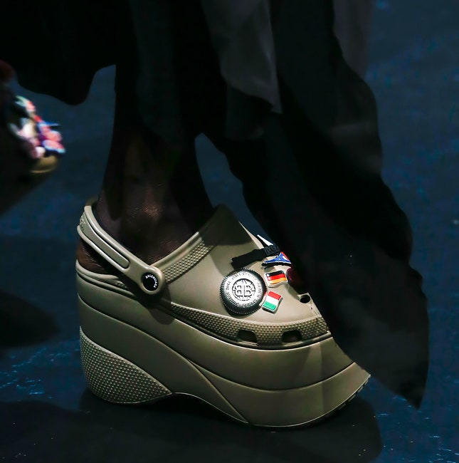 Модная обувь фото новых кроксов Balenciaga
