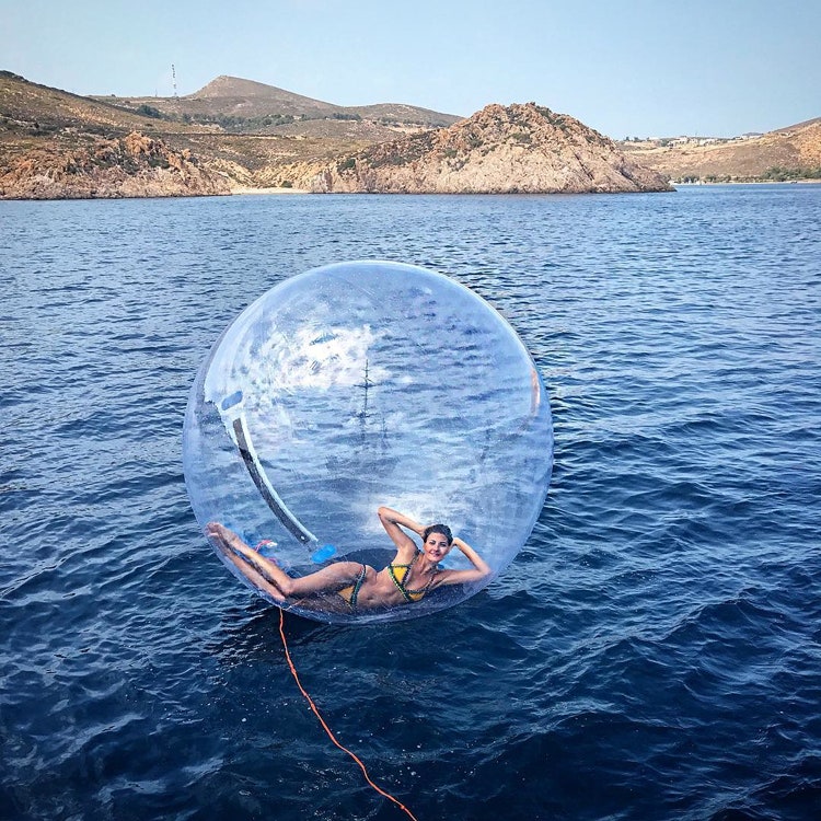 Джованна Батталья фото на яхте с каникул на греческих островах