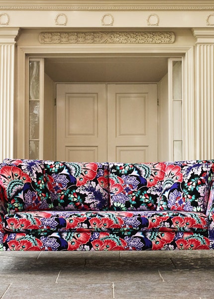Коллекция Liberty London x Anthropologie мебель с винтажными формами и цветочными принтами