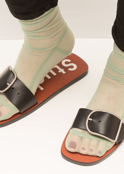 Кроеные носки Darner разных фактур и цветов которые можно носить с босоножками