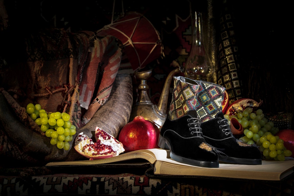Коллекция Aleksander Siradekian вдохновленная Арменией и Грузией обувь сумки и носки