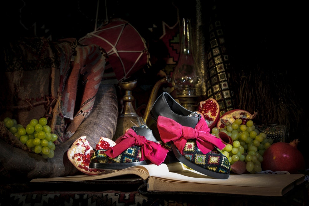 Коллекция Aleksander Siradekian вдохновленная Арменией и Грузией обувь сумки и носки