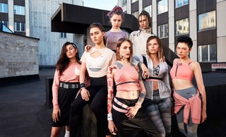Коллекция Nike Chrome Blush с аксессуарами ZDDZ.