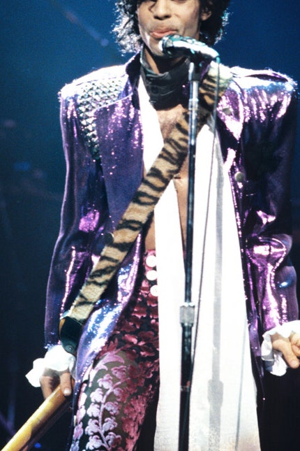 На выставке My Name Is Prince в Лондоне покажут костюмы гитары и украшения Принса