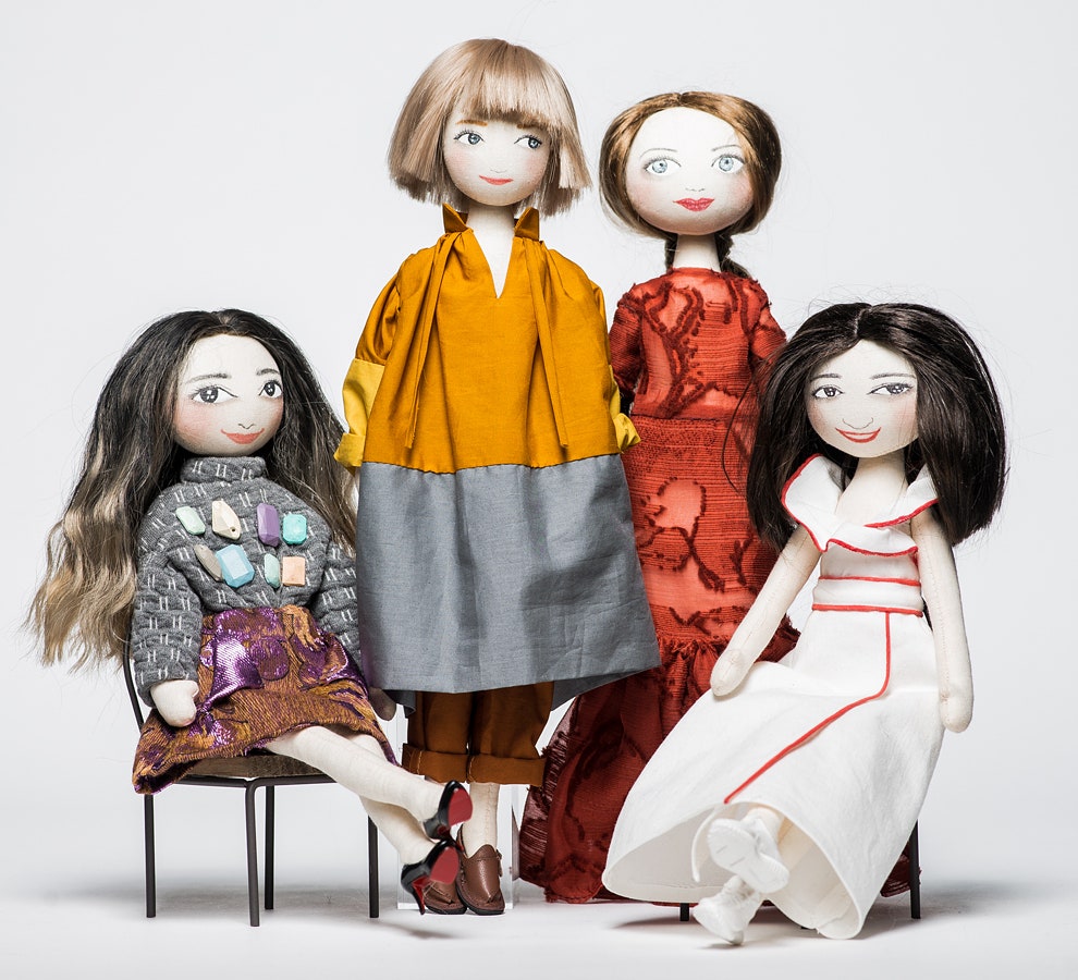 Вика Газинская и художница Нинг Лау сделали кукол Наташи Гольденберг Леандры Медин и других