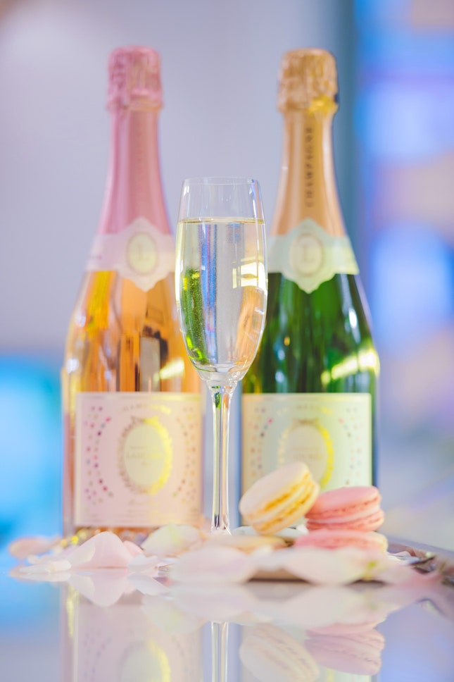 Ladure выпустили шампанское розовое и брют произведены из винограда выращенного в Шампани
