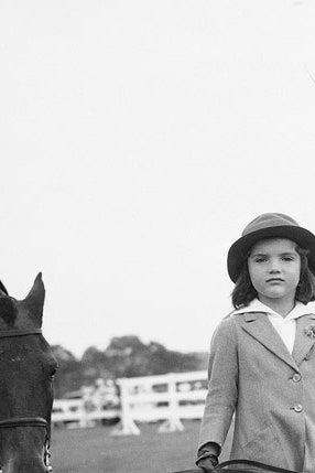 Редкие снимки Жаклин Кеннеди в детстве на выставке в ИстХэмптоне в Clinton Academy Museum