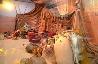 Витрина созданная Лейлой Менкари на Salon Maison et Objet 2010.