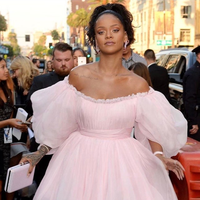 Мир в ожидании Fenty Beauty by Rihanna