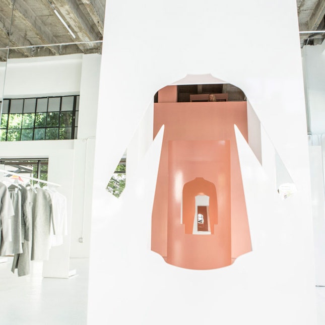 Как COS и Snarkitecture придумывают самые модные арт-инсталляции