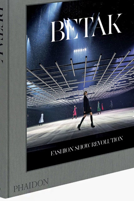 Вышла книга Betak Fashion Show Revolution о революции модных показов